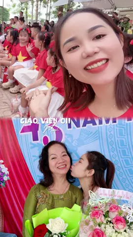 Giáo viên ơi mình là ánh sáng. Thắp lên bao ước mơ rạng ngời☺️☺️