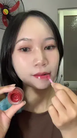 Chàm môi khô môi nứt nẻ khỏi lo #BeGON #sonluudo #uhongmoi #JuicyKiss #sonduongngaydem 