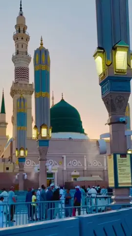 দূর থেকে পাওয়া এই দৃশ্য যেন এক গভীর প্রশান্তি এনে দিল হৃদয়ে। সবুজ গম্বুজের নিচে দাঁড়িয়ে থাকা সেই মুহূর্তটি— পৃথিবীর সব সুখের চেয়েও দামি। প্রতিটি কদম যেন প্রিয় রাসূল (সাঃ)-এর নৈকট্যের দিকে এগিয়ে নিয়ে যায়। ​আসসালামু আলাইকুম ইয়া রাসূল আল্লাহ! ​এই পবিত্র ভূমি দেখার সৌভাগ্য যেন আল্লাহ আমাদের সকলকে দান করেন। আমীন 🤲🤲 ​#মদিনা_শরীফ ​#মসজিদে_নববী ​#রওজা_মুবারক ​#ইসলামিক_ভিডিও ​#পবিত্র_স্থান ​#Madina ​#MasjidNabawi ​#IslamicVibes