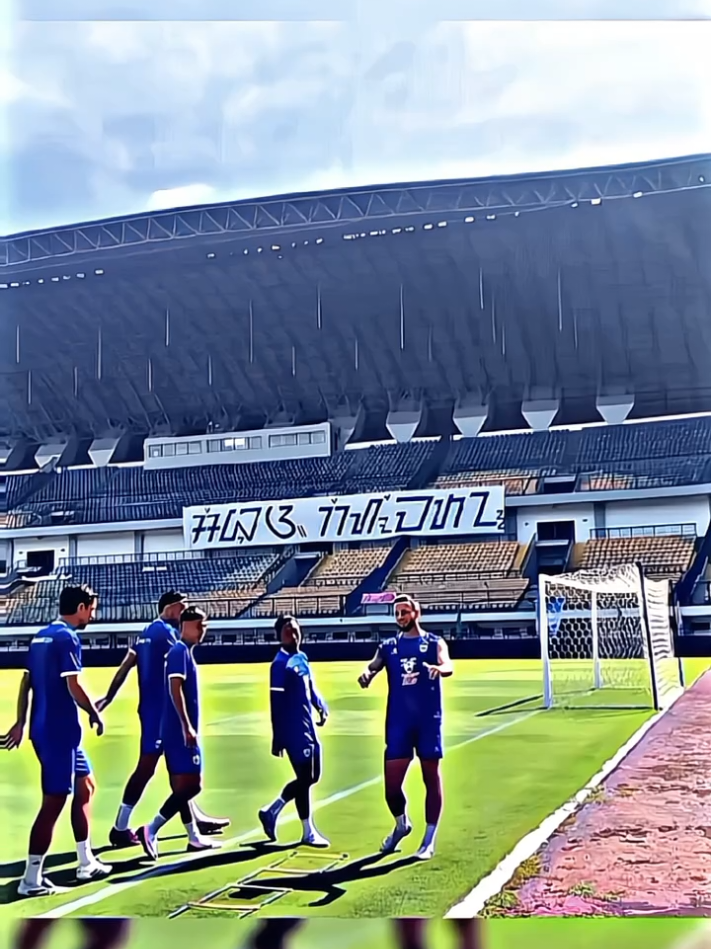 Latihan terakhir persib digbla persiapan untuk laga besok🔥 #persibbandung #thomhaye #elianoreijnders #dewaunited #fyp 
