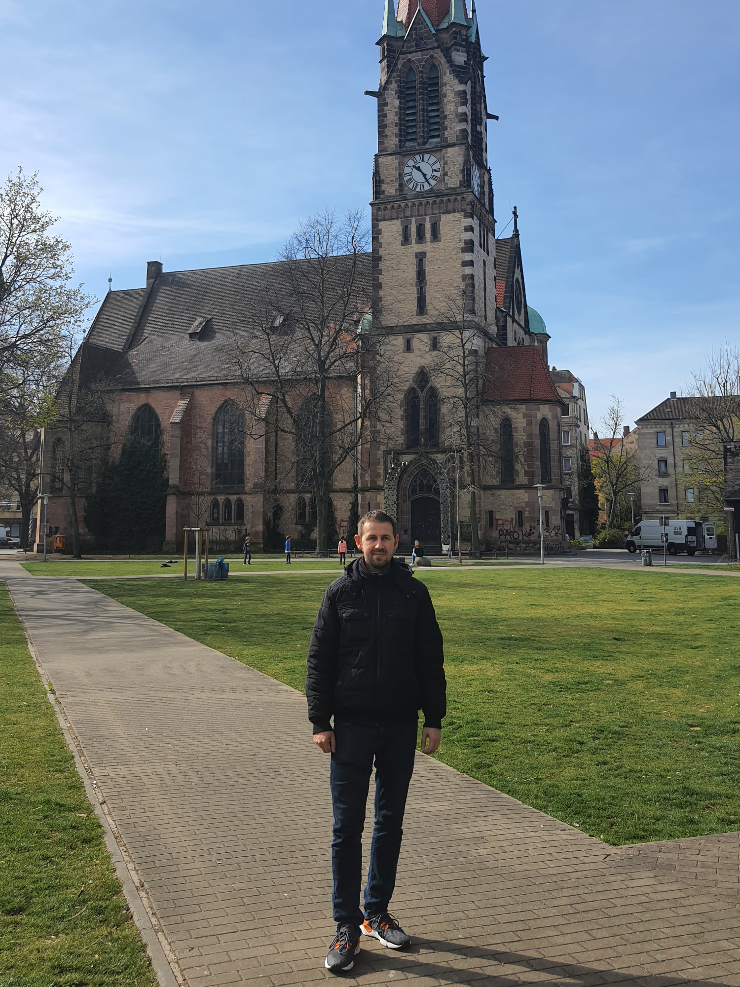 🏰 Nürnberg’de Tarih ve Sanatın İzinde 🇩🇪 Nürnberg, Almanya’nın merkezinde tarih ve sanatın buluştuğu bir şehir. 🎨 Albrecht Dürer’in eserleri ve zanaat kültürüyle ünlü. 🚆 Almanya’nın ilk demiryolu hattı Nürnberg ile Fürth arasında açılmış ve modern dönemi başlatmış. ⚖️ Nürnberg Mahkemeleri, dünya hukuk tarihinde önemli bir dönüm noktası olmuş. 💛 Beğen, yorum yap ve takip et, Nürnberg’in büyülü sokaklarına katıl! 📱 İnstagram - TikTok - Facebook : @hayalimdunyayigezmek 🎬 www.youtube.com/@hayalimdünyayıgezmek #Nürnberg #AlmanyaGezisi #TarihveSanat #EuropeTravel #TravelGermany #hayalimdunyayigezmek