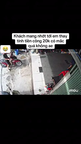 Khách mang nhớt hoặc phụ tùng đến thay lúc nào em cũng báo giá rõ ràng hết. Khách đồng ý thì em làm đỡ phải làm xong rồi khó xử. Còn ở chổ ae khách mang nhớt tới thay ae tính công bao nhiêu 🥰🥰