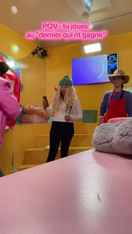 🎮 On a testé @MERCI INTERNET🦄 le jeu immersif ! Imagine les défis les plus fous d’Internet, mais en vrai, entre amis 😜 On a joué à « Le dernier qui rit gagne », et laisser tomber… on a rigolé comme jamais 😂 📍 Où ? Merci Internet 6 Rue Marguerite de Rochechouart, 75009 Paris ⏱️ Durée : environ 1 heure pour la session. 🍹 Bonus : il y a un bar cocktail immersif ultra stylé sur place.  📸 Souvenir : chaque partie est filmée, tu reçois une vidéo dans les 48 h !  C’était une expérience dingue : fun, décalée, et parfaite pour une sortie entre potes. 🙌 Si vous cherchez un plan original, allez-y les yeux fermés ! *invitation  #fyp #activite #fun #merciinternet #jeu 