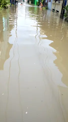 ancen bener slogan e, JNT hujan badai tetep on, kiamat setengah hari 🤣 totalitas lek kerja jadi hoby.. Desa kutuk matursuwun wes di oleh i renang gratis wkwkwk  #lantassidoarjo #sidokare #infodarjo 