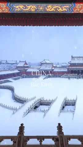 ❄️ BẮC KINH THÁNG 12 – MÙA TUYẾT ĐẸP NHẤT TRONG NĂM ❄ Hành trình 4N3Đ – Bay thẳng Vietnam Airlines – Lịch đẹp cuối năm! Muốn “chạm” vào mùa đông Trung Hoa đúng chất? Tháng 12 chính là thời điểm Bắc Kinh đẹp nhất với: ✨ Tuyết rơi nhẹ, phủ trắng các mái cung điện ✨ Không khí se lạnh cực “chill” ✨ Cảnh sắc cổ kính + mùa đông kết hợp như tranh thủy mặc 🌟 Điểm nổi bật trong tour 4N3Đ Bắc Kinh mùa đông 🏯 Tử Cấm Thành – mùa tuyết làm nổi bật sắc đỏ cung điện, lên hình đẹp xuất sắc ❄️ Vạn Lý Trường Thành – Cư Dung Quan trong lớp sương lạnh, hùng vĩ và đầy cảm xúc 🌫 Di Hòa Viên – mặt hồ loang sương, cảnh mùa đông cực kỳ lãng mạn 🏙 Quảng trường Thiên An Môn – trầm mặc giữa mùa gió lạnh Bắc Kinh 🎡 Công viên Olympic – Tổ Chim – Thủy Lập Phương 🚶‍♂️ Phố Tiền Môn & Vương Phủ Tỉnh – lung linh đèn lồng khi trời trở lạnh ✔ LKH Tháng 12: 05 ; 11 ; 19 #bắckinh #beijing #Tourdulich #dulichtrungquoc #snow