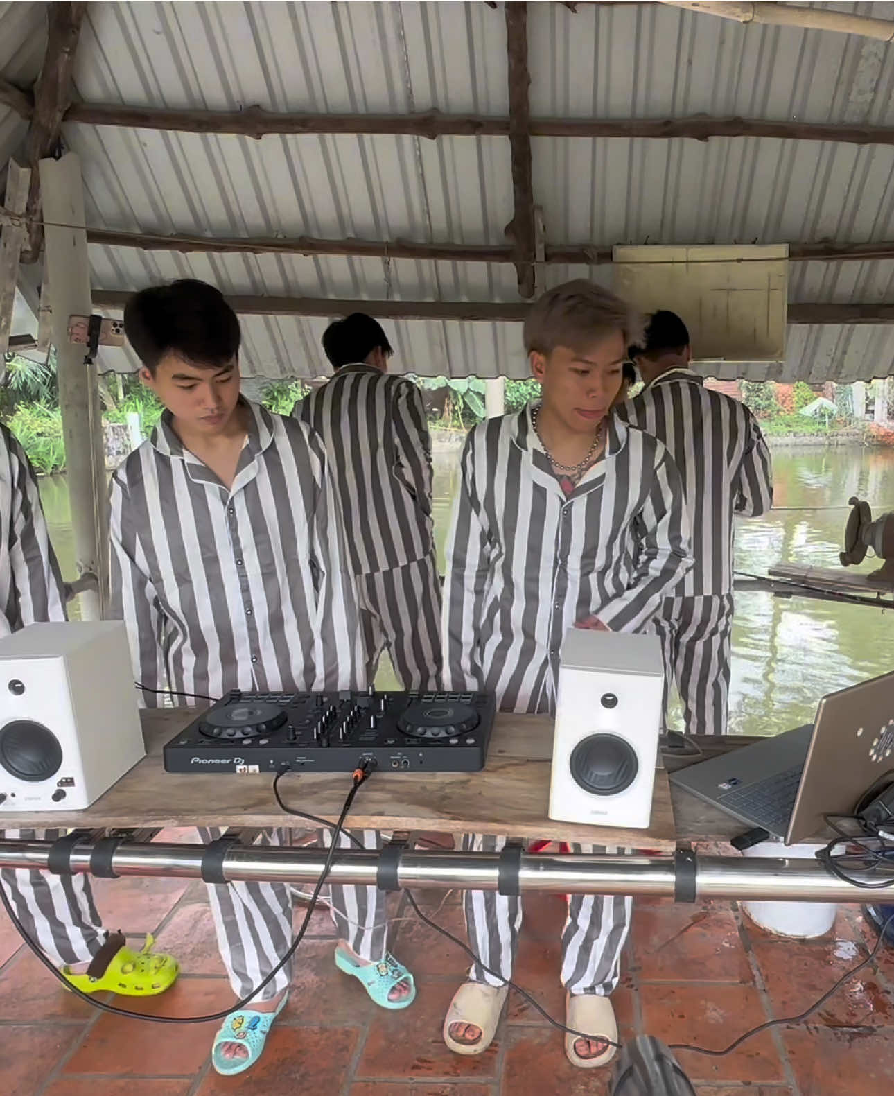 mưa đợi chờ vjpro hehe#xh #xuhuong #vairal #chibao2009 