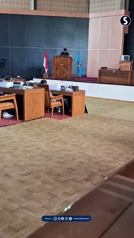 Fraksi PKB Sampaikan 6 Sorotan Penting untuk Ranperda APBD Dharmasraya 2026 Pada Rapat Paripurna DPRD Dharmasraya (20/11/2025), Fraksi PKB melalui juru bicaranya, Sugiono, menyampaikan enam poin pandangan terhadap Nota Penjelasan Bupati soal Ranperda APBD 2026. PKB menegaskan bahwa APBD harus efisien, tepat sasaran, dan berorientasi pada Dharmasraya Sejahtera Merata. 6 Sorotan Utama Fraksi PKB: 1. Belanja Pegawai Melebihi Batas Seharusnya maksimal 30%, tapi tercatat lebih dari 50%. 2. Optimalisasi PAD  Potensi besar dari perkebunan, peternakan, pertanian modern, hingga BUMD. 3. PAD Transparan & Akuntabel  PKB mendukung peningkatan PAD yang bersih dan adil. 4. Pemerataan Pembangunan Hindari kebijakan ego sektoral/kedaerahan. 5.  Kerusakan Jalan Akibat Angkutan Berat   Terutama di Sinamar, Koto Gadang, dan Koto Ranah (±20 km rusak parah). 6. SILPA 2025 Capai Rp145 Miliar PKB minta penjelasan detail dari Bupati. PKB menegaskan, seluruh pembahasan APBD harus bermuara pada kesejahteraan masyarakat Dharmasraya. “PKB siap bekerja sama memastikan APBD 2026 benar-benar memenuhi hak-hak masyarakat,” tutup Sugiono.  Ada info penting tag Scientia Dharmasraya  ! --'--------------------------'------- #Scientia #Dharmasraya #PKB #APBD2026 #DPRDDharmasraya 