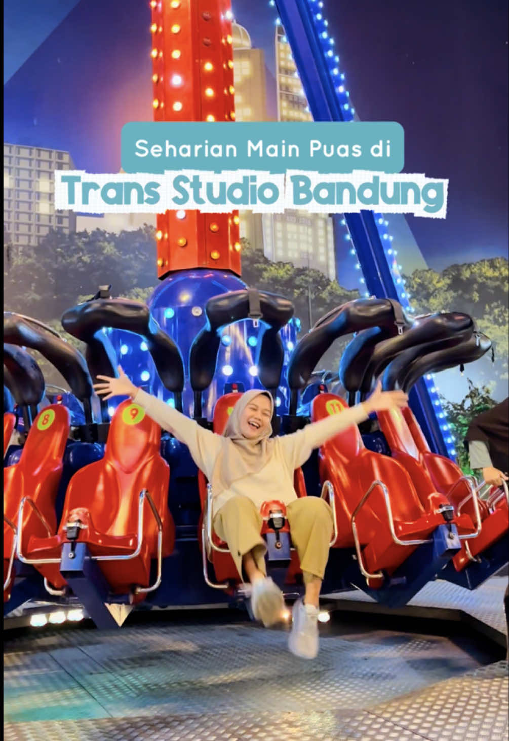 Wahana wajib coba kalau ke Trans Studio Bandung. 3 wahana favorit aku yaitu vertigo, giant swing dan pemburu badai. Alhamdulillah aku bisa naik banyak wahana juga, jadi  puas banget main seharian di TSM.  Beres main aku lanjut hotel untuk istirahat, kali ini aku nginep di Sans Vibes Surapati Konforta. Letaknya ada di 4J2H+4R2, Sukaluyu, Kec. Cibeunying Kaler, Kota Bandung, Jawa Barat. Lokasinya strategis di pusat kota Bandung. Kamarnya bersih, rapih dan wangi.  Bookingnya wajib di aplikasi RedDoorz pakai kode promo YUKNGINEP biar staycation kalian lebih menguntungkan. #REDTRAVELERS #BerkeSANS #SANShotel 