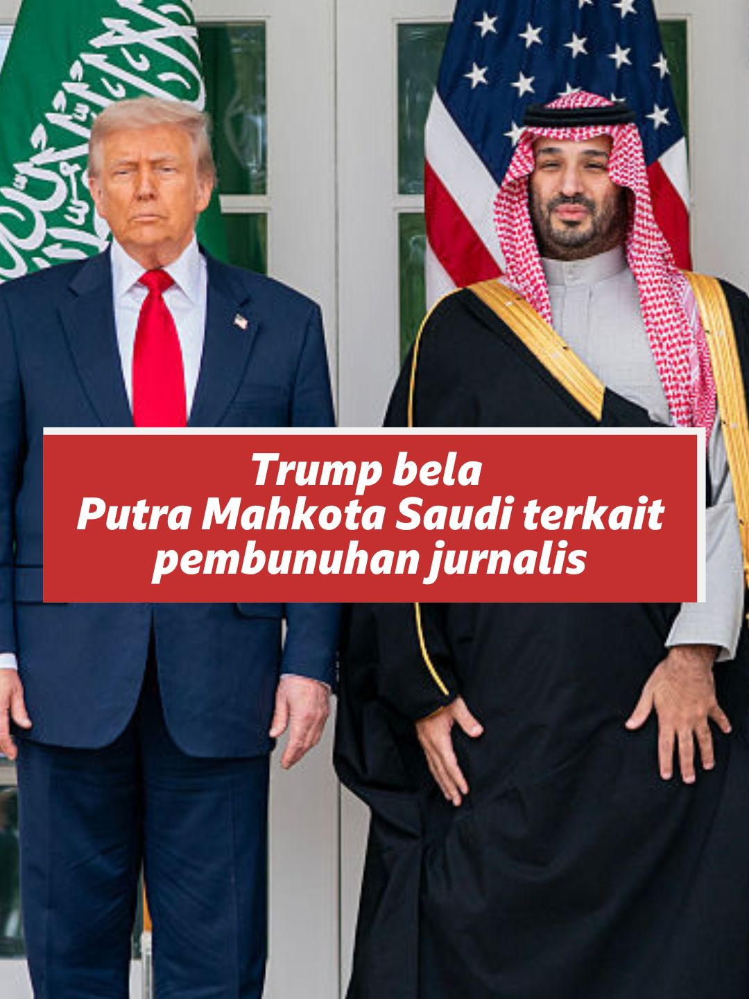 Presiden Amerika Serikat, Donald Trump membela Putra Mahkota Arab Saudi, Mohammed bin Salman terkait pembunuhan jurnalis Jamal Khashoggi, yang terjadi pada 2018. “Ada banyak hal yang terjadi tapi dia tidak tahu apa-apa soal itu,” kata Trump. Komentar Trump tampak menentang temuan intelijen AS yang menyimpulkan bahwa Putra Mahkota Saudi menyetujui operasi yang berujung pada kematian Khashoggi. Khashoggi, kritikus terkemuka terhadap pemerintah Saudi, disebut dibunuh oleh tim agen Arab Saudi di dalam gedung konsulat negara itu di kota Istanbul, Turki. Mohammed bin Salman mengatakan Arab Saudi “telah mengambil semua langkah yang tepat” untuk menyelidiki pembunuhan tersebut. #trump #donaldtrump #amerika #arabsaudi #mbs