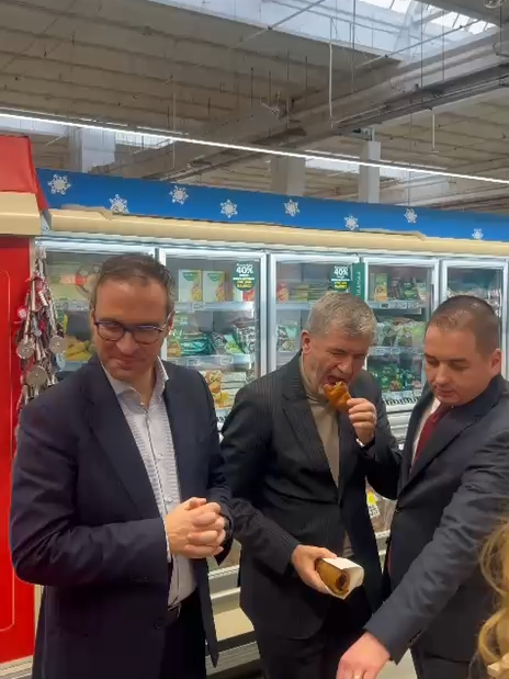 Iftime și șeful ANSVSA se delectează cu plăcinte de la firma lui Porumboiu #foryoupage #foryoupagе #botosani #news #foryou #valeriuiftime