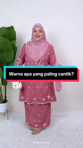 Akak sayang dua dua warna cantik la! 😍❤️ baju kurung design ni ada sulam keliling baju. Jangan risau tak mudah tanggal. Nak buat baju raya 2026 pon nice kan? Confirm gambar raya korang cantik! Student, atau yang nak pakai pergi kerja semua boleh pakai sebab simple dan selesa ❤️ tapi kena cepat tau kalau lambat melepas sebab stok limited. Jom dapatkan di beg kuning sekarang! #TikTokShopFesyen #dmimifashion #bajukurung #bajuraya #plussizefashion