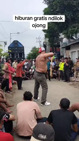 kesenian ojong#hiburangratis😅💃 #viraltiktok #masukberandafypシ #tiktokindonesia🇮🇩 