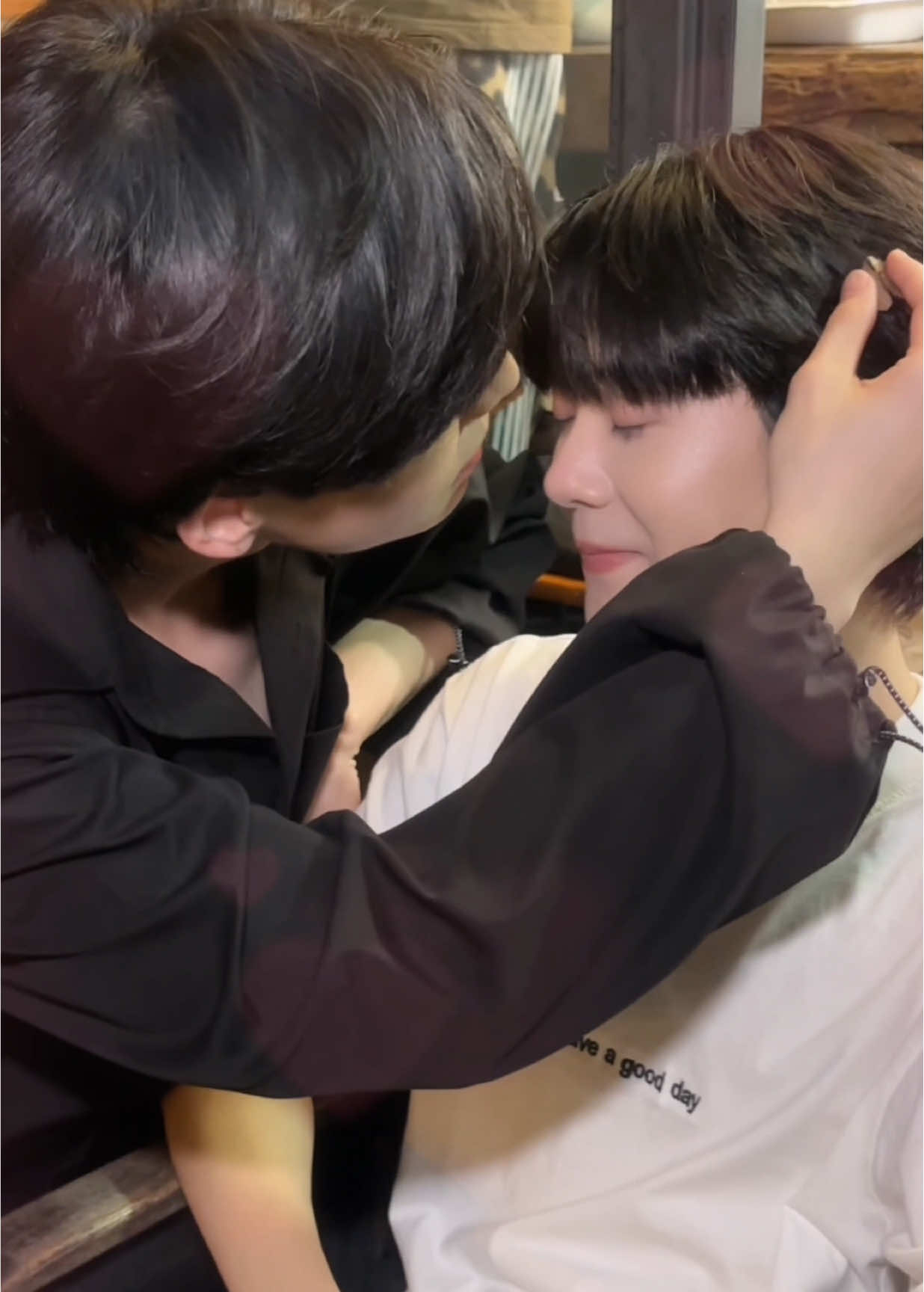 สรุปใครฟินสุด? @บีเหว๋อ @Tonliew.mtp  #studiowabisabi 