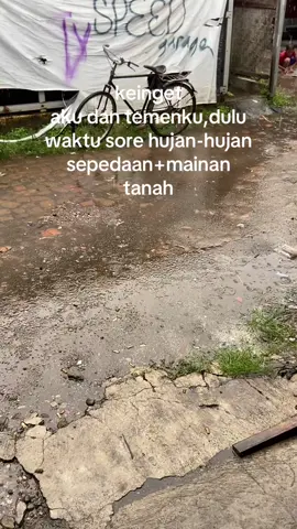 pasti laki-laki pernah mengalami itu 😅😅 #nostalgia #waktukecil #hujan #jogja24jam 