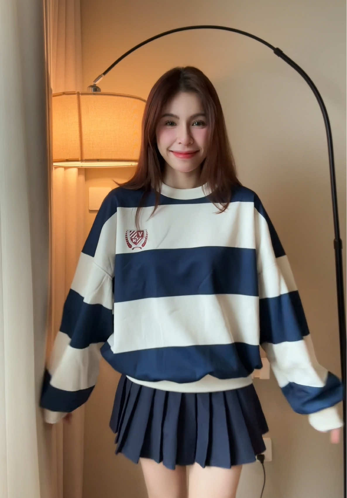 Mặc nhìn như mấy bé 2k9 lun nè 😂😂😂 #vibestu #viral #xuhuong #sweater #boxy 