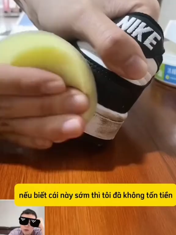 Chỉ cần 1 miếng sáp lau qua là trắng tinh! Nhanh – gọn – thơm – không cần nước