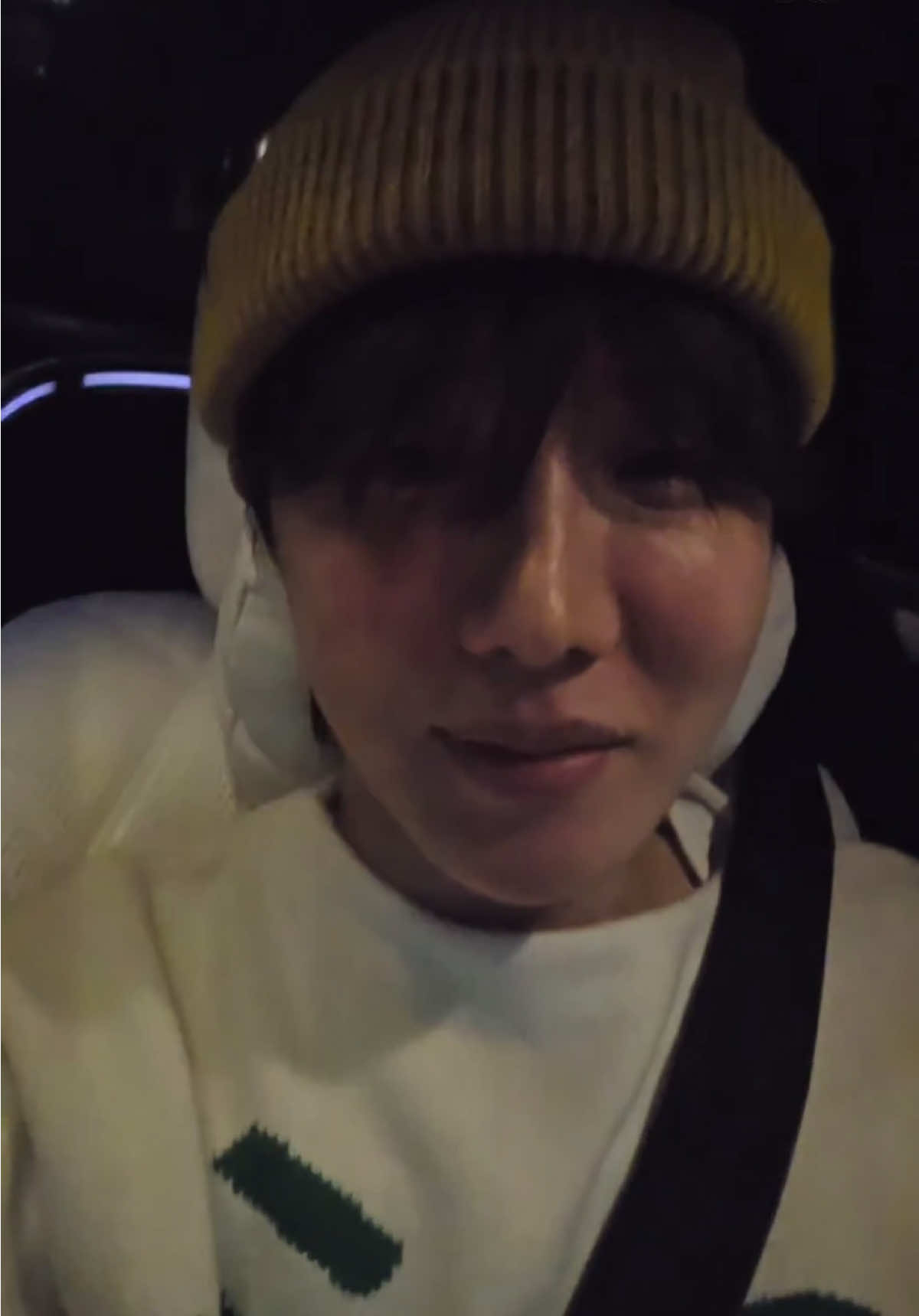 Hobi live on weverse now! Go say hi! 🥹💜😍 #weverse #live #jhope #hopemade #humanmade @BTS #lovehim 