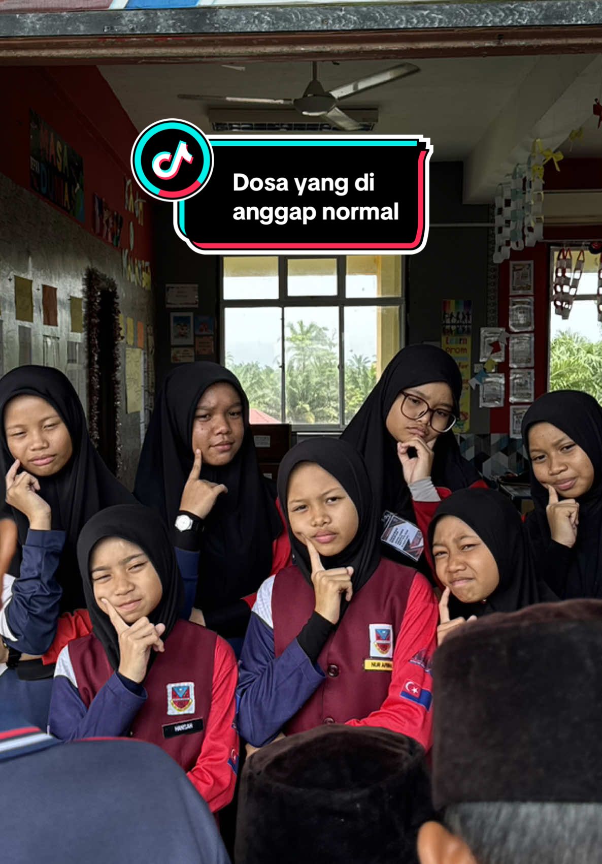 APA ITU NORMALISASI DOSA? Normalisasi adalah proses nyahsensitif (desensitization) dalam jiwa umat Islam untuk RASA BIASA dan NORMAL dengan dosa kerana sepatutnya, ciri seorang mukmin adalah SENSITIF dengan dosa. Kita perlu tahu bezakan dosa dan pahala, baik dan buruk, kerana keduanya tidak akan sama.  Rasulullah ﷺ bersabda : 