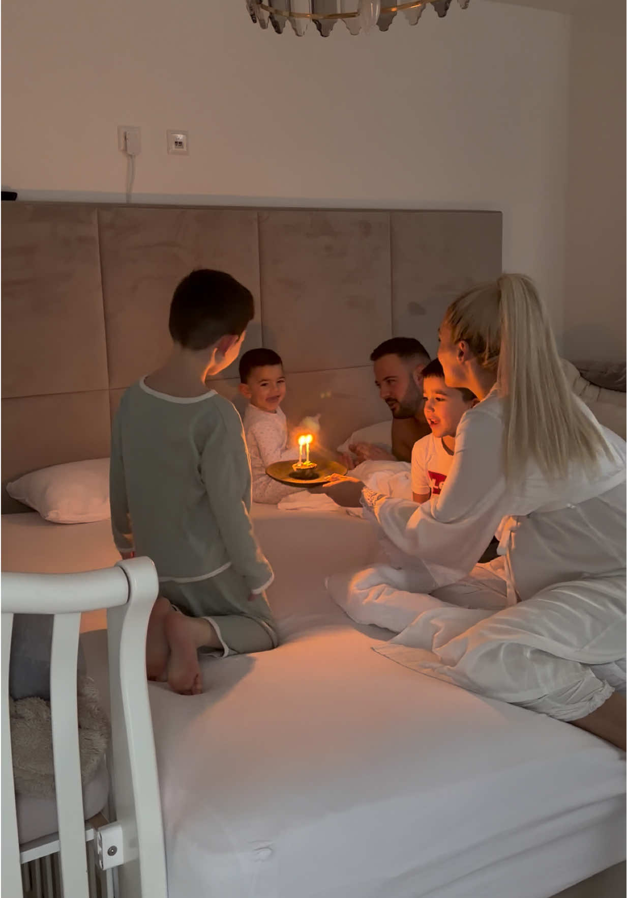 Heute ist dein Geburtstag, mein kleiner Schatz! Unglaublich, wie schnell die Zeit vergeht, schon 2 🎂Jahre erfüllst du unser Leben mit so viel Liebe, Lachen und Freude. Du bist ein aufgewecktes, fröhliches Kind, immer neugierig, immer mit einem Lächeln auf den Lippen. Bald wirst du großer Bruder, und ich kann es immer noch nicht glauben wenn ich nur dran denke 😭❤️ Wir Liebe dich unendlich sehr mein Herz! ❤️  #surpris #kiwi🥝 #birthday 