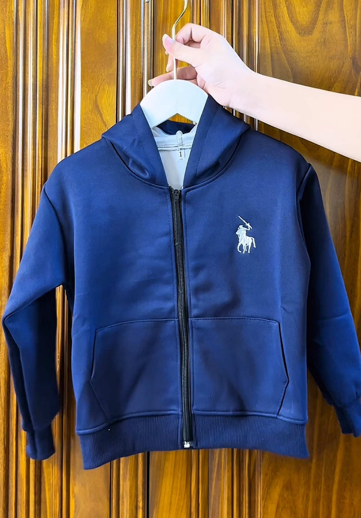 Áo Khoác Nỉ Trẻ Em Có Khoá Thêu ngựa cho bé trai bé gái #aokhoacni #aokhoacnitreemcokhoatheungua #xuhuongtiktok #thoitrangtreem #thoitrangtiktok2025 