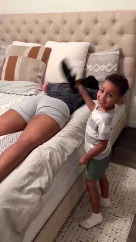 Dad betrays baby #baby #dad #funnyvideos #fyp #foryou #tiktok #usaus