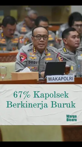 Data internal Polri mencatat bahwa dua pertiga Kapolsek memiliki rapor merah. Wakapolri menyebut salah satu akar masalahnya adalah banyak Kapolsek diisi oleh perwira lulusan Pendidikan Alih Golongan (PAG), yang menurutnya memengaruhi kualitas kepemimpinan. Sebagai respons, Polri merencanakan penataan besar-besaran: dari perbaikan rekrutmen, peningkatan pendidikan, sampai asesmen berkala. Ini jadi langkah tegas untuk memastikan birokrasi kepolisian lebih profesional, akuntabel, dan benar-benar mampu melayani publik dengan optimal. #Wakapolri #KinerjaPolri #Kapolsek