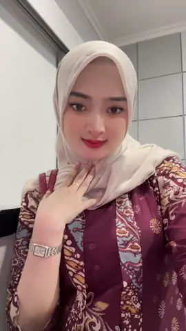 kita usahakan batik baru setiap kerja🤪