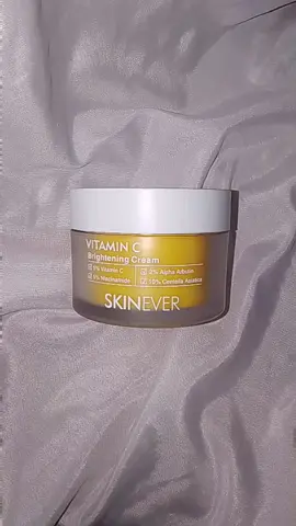 Brighten and moisturizing cream 💛🧡 #skincare #moisturizer #fyp #brighteningmoisturizer #foryoupage 