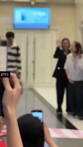 menggatal pamer belahan perut Sixpack ketauan bini 🤣🤣🤣🤣 LINGORM CH3 CALENDAR SIGN  #หลิงออมปฏิทินช่อง3ปี2569 #หลิงออม #LingOrm #LingLingKwong #OrmKornnaphat 