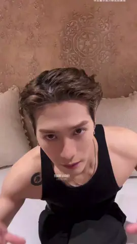 ผู้บ่าวคนนี้ก้อน่ารักเกิ้นนนนน🥰🥰💚👑#jacksonwang #JacksonWang #teamwang #got7 #แก้บน 