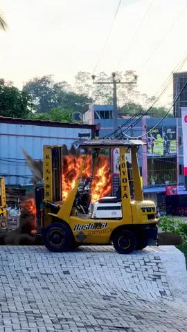 පැත්තම හොල්ලන් ඉන්න ඒවා👀 #creatorsearchinsights#tile#capcut#bashitha#හෝමාගම_අපි❤️‍🔥🇱🇰