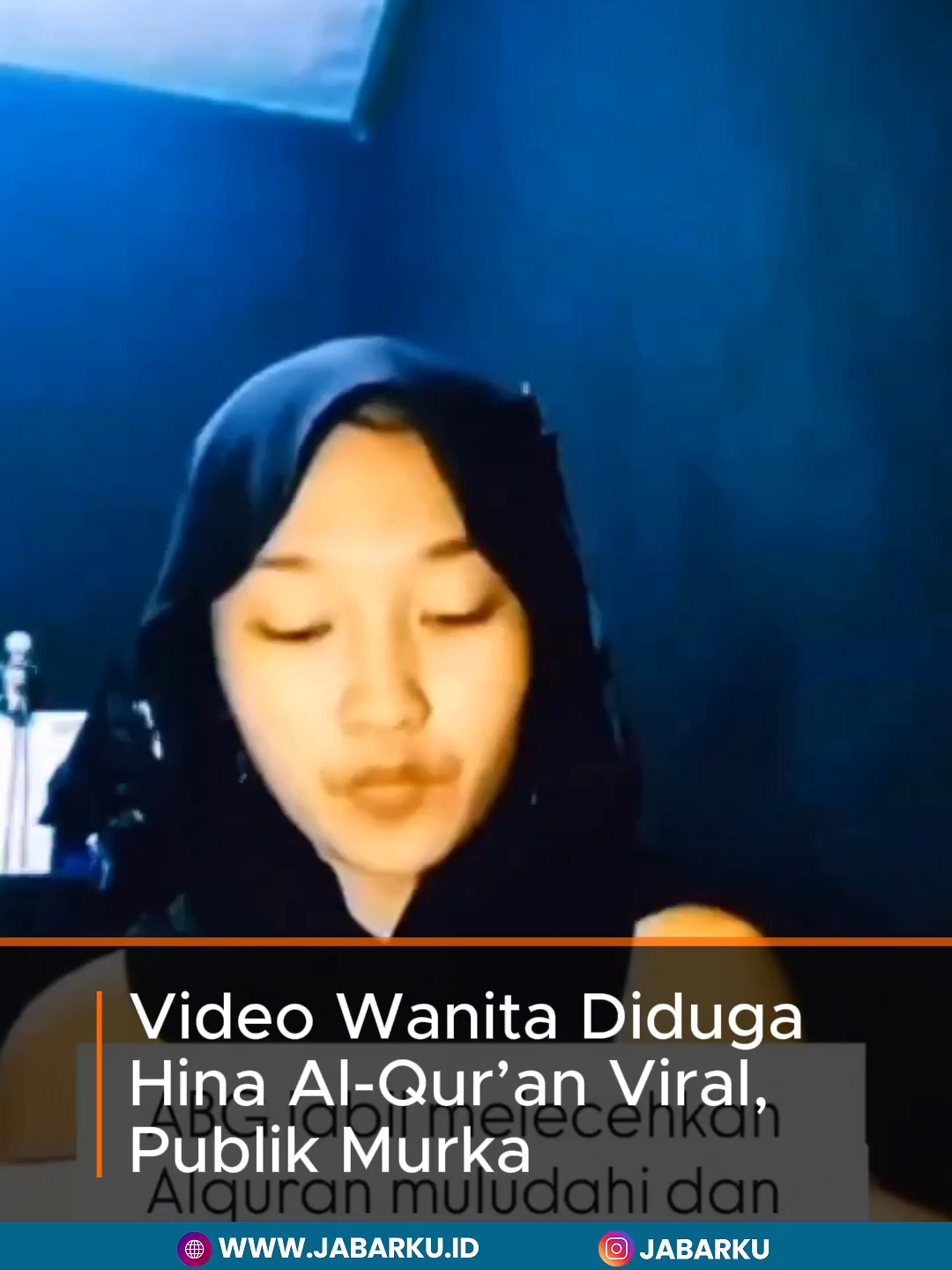Sebuah video seorang wanita yang diduga melakukan penistaan agama viral di media sosial dan memicu kemarahan publik. Dalam rekaman tersebut, wanita itu tampak memegang Al-Qur'an dan melakukan tindakan yang dianggap merendahkan kitab suci umat Muslim, disertai ucapan bernada hinaan. Aksi tersebut langsung menuai kecaman dari berbagai kalangan karena dianggap sangat sensitif dan melukai perasaan umat beragama. Hingga kini, identitas pelaku maupun lokasi kejadian belum dapat dipastikan, sehingga menimbulkan spekulasi luas di masyarakat. Meski video telah tersebar di berbagai platform, pihak kepolisian belum mengeluarkan pernyataan resmi terkait penanganan kasus tersebut. Publik pun mendesak penegak hukum untuk segera menelusuri dan menindak tegas pelaku jika terbukti melakukan pelanggaran. #PenistaanAgama #Viral #HinaAlQuran #KejadianViral #KecamanPublik #BeritaTerkini #UpdateNews #MediaSosial #Hukum