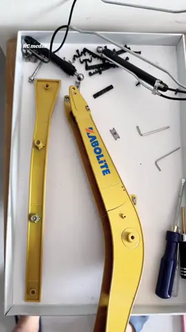 thay cần mới cho máy xúc thủy lực Kabolite K336 #xuhuong #toys #viral #rc #rcexcavator 