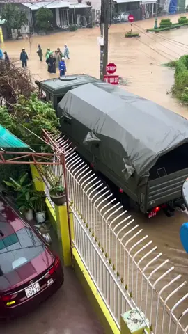 Hạ thủy khẩn trương cứu trợ bão lũ #videoviral #viralvideo #xuhuong 