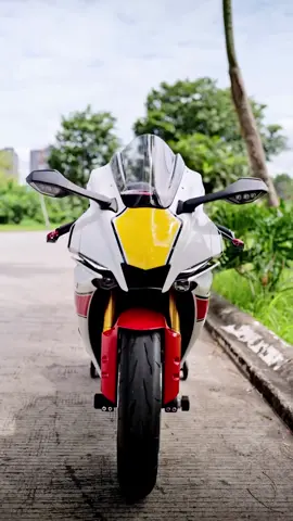 ලංකාවේ කීයක් තියනවාද ?? Yamaha R1 2022 World GP 60th Anniversary #fyp #twowheelssl #tokomogeindonesia #yamaha #r1  Video Credit @TOKOMOGE INDONESIA  @Udana Subasinghe  @Motomasters @Chamodya Madhumal 