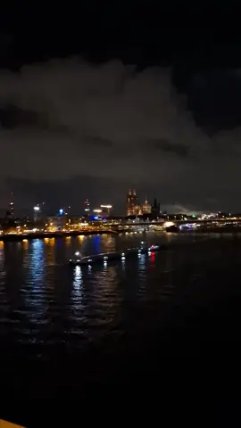 Donnerstag der 20.Nov. 2025    ca. 6 Uhr auf der #Severinsbrücke ! #Köln #Rhein #Dom #Schiff 