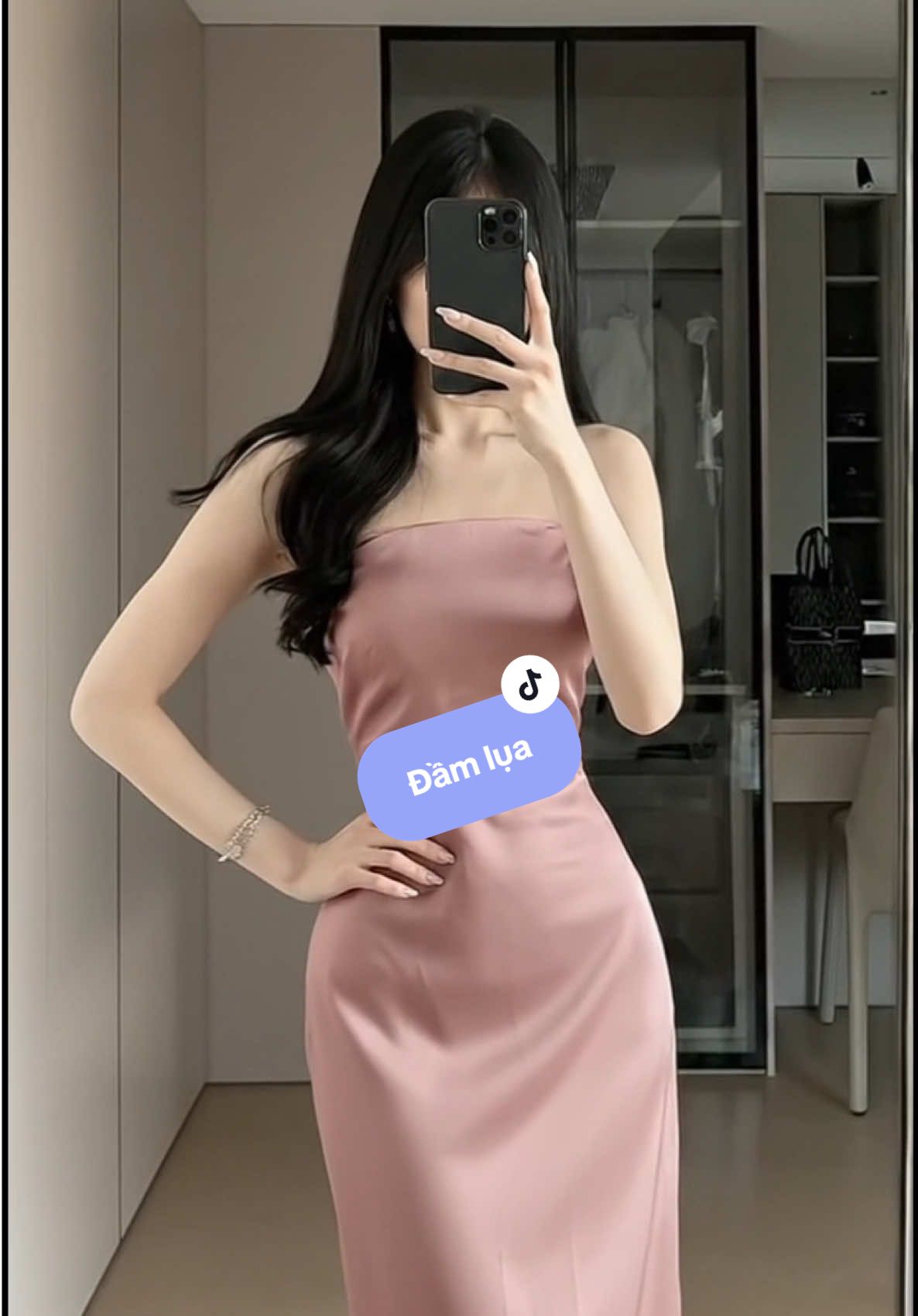 Ta nói trời ơi, Em Đầm lụa này nó đẹp xĩu mấy Bà ơi, nhiều màu nữa chứ. Ngại gì không sắm 1 chiếc #phoido #myoutfit #doxinhmoingay #lua #vaylua 