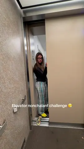 Elevator Challenge#funny #funnymoments #challenge #funnyvideos #fyp