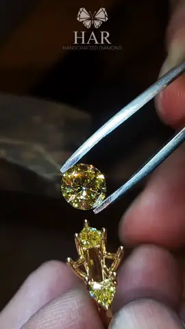 Theo đuổi ánh sáng vĩnh cửu ✨️😍 Từng đường nét với vẻ đẹp lấp lánh của thiết kế nhẫn hiện đại, tôn vinh phong cách thanh lịch trong từng khoảnh khắc 💛 #HARdimond #kimcuongnuoicay #HARDiamond #giacongtrangsuc #nhankimcuong 