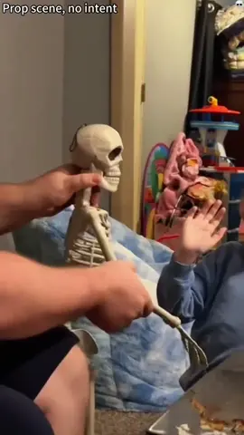 This skeleton is out of control 💀😂#funny #usa #skeleton#funnyvideos #fyp
