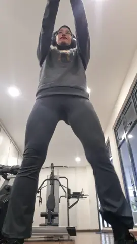 #squatpulsesquat frontside #sejenisniza #alonebutnotlonely #thursdayvibes 