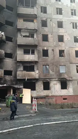 Ситуація на вулиці 15 Квітня біля будинку, де стався приліт ракети #тернопіль #новини #війна #приліт 