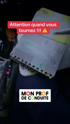 Même ceux qui ont le permis font cette erreur, en tournant à gauche, vous gêner les gens qui sont en circulation, écoutez bien le moniteur Auto ecole qui explique la façon de le faire comme le Code de la route, je vous le demande, ne gênez pas les autres ##monprofdeconduite