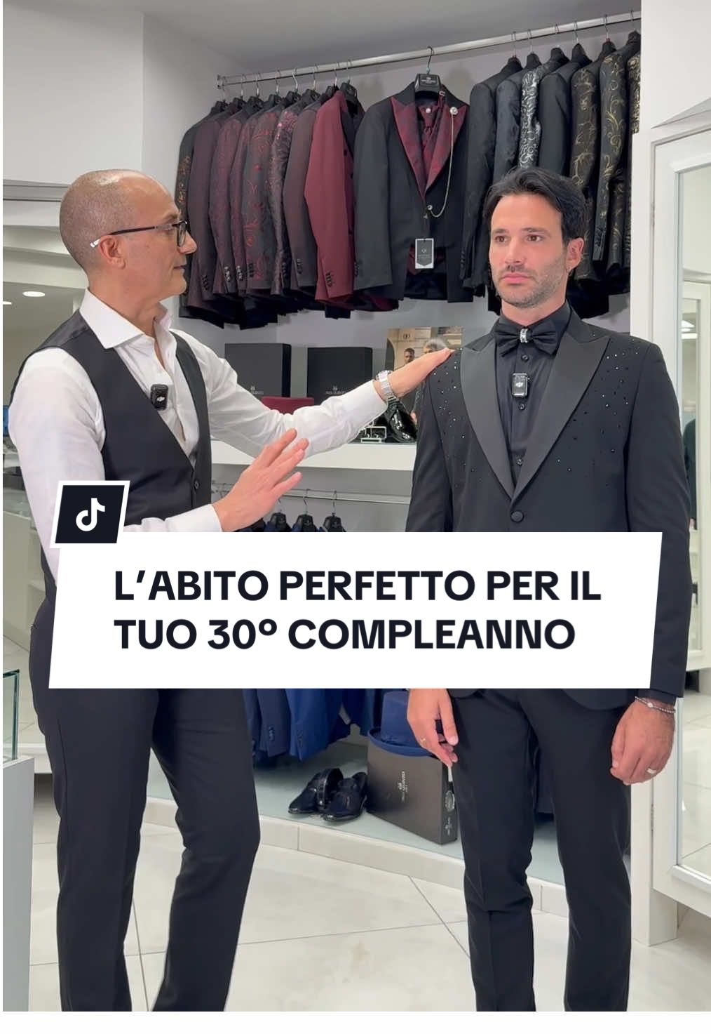 Per il suo 30º compleanno..il cliente cerca un abito speciale👀 Ecco uno smoking dal design unico, disponibile nero e blu.  E tu, quale sceglieresti per il tuo evento? 🤵 🎬Agenzia TikTok: @Spark Marketing Agenzia TikTok  #abiti #atelier #compleanno #specialevent #elegante 