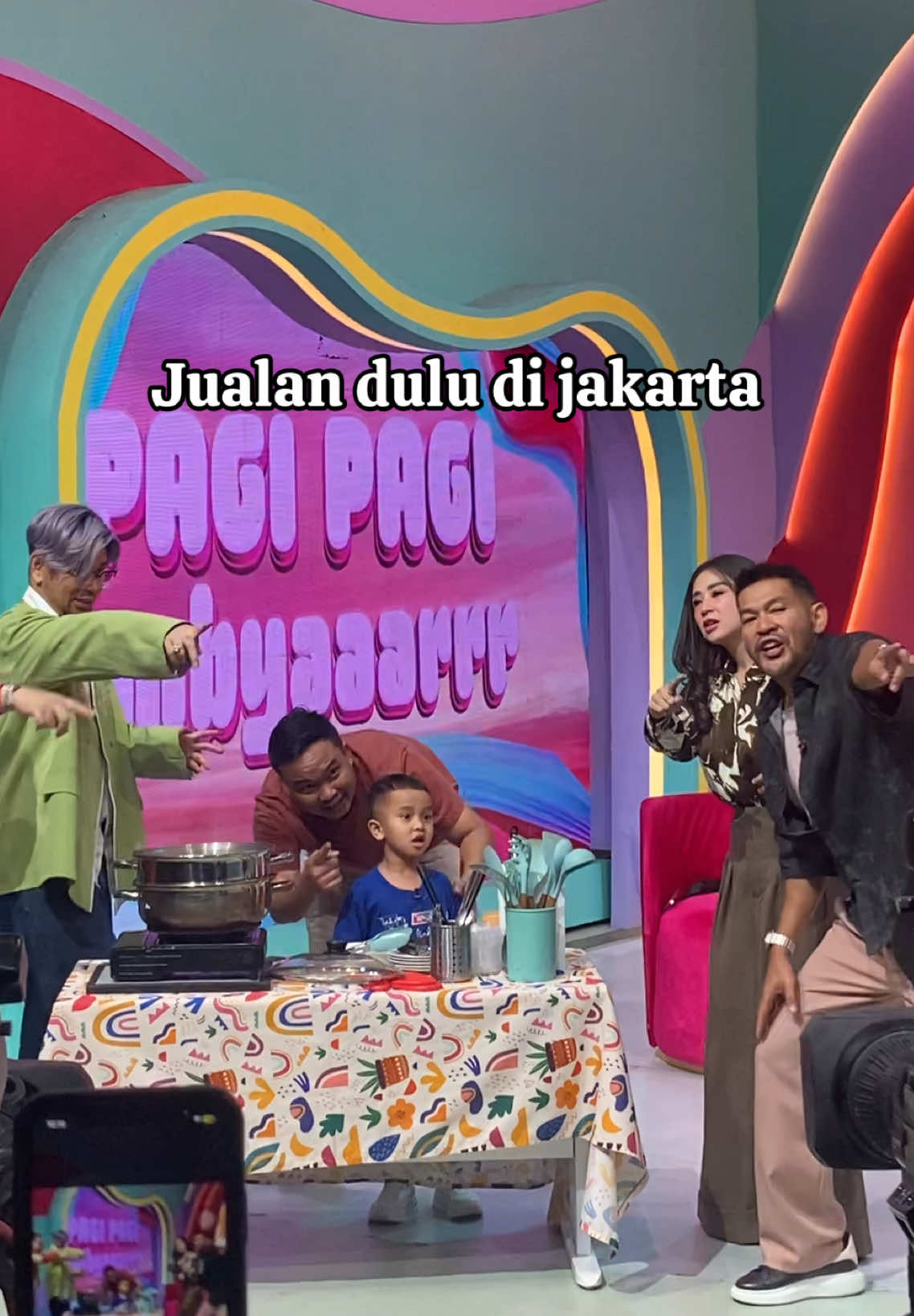 Wkwkwk besok kemana lagi jualannya kak @tentang.aksa  #nonggerdimsum #tentangaksa #bersamaayah #harike3jualandimsum #anakkeciltiktok 