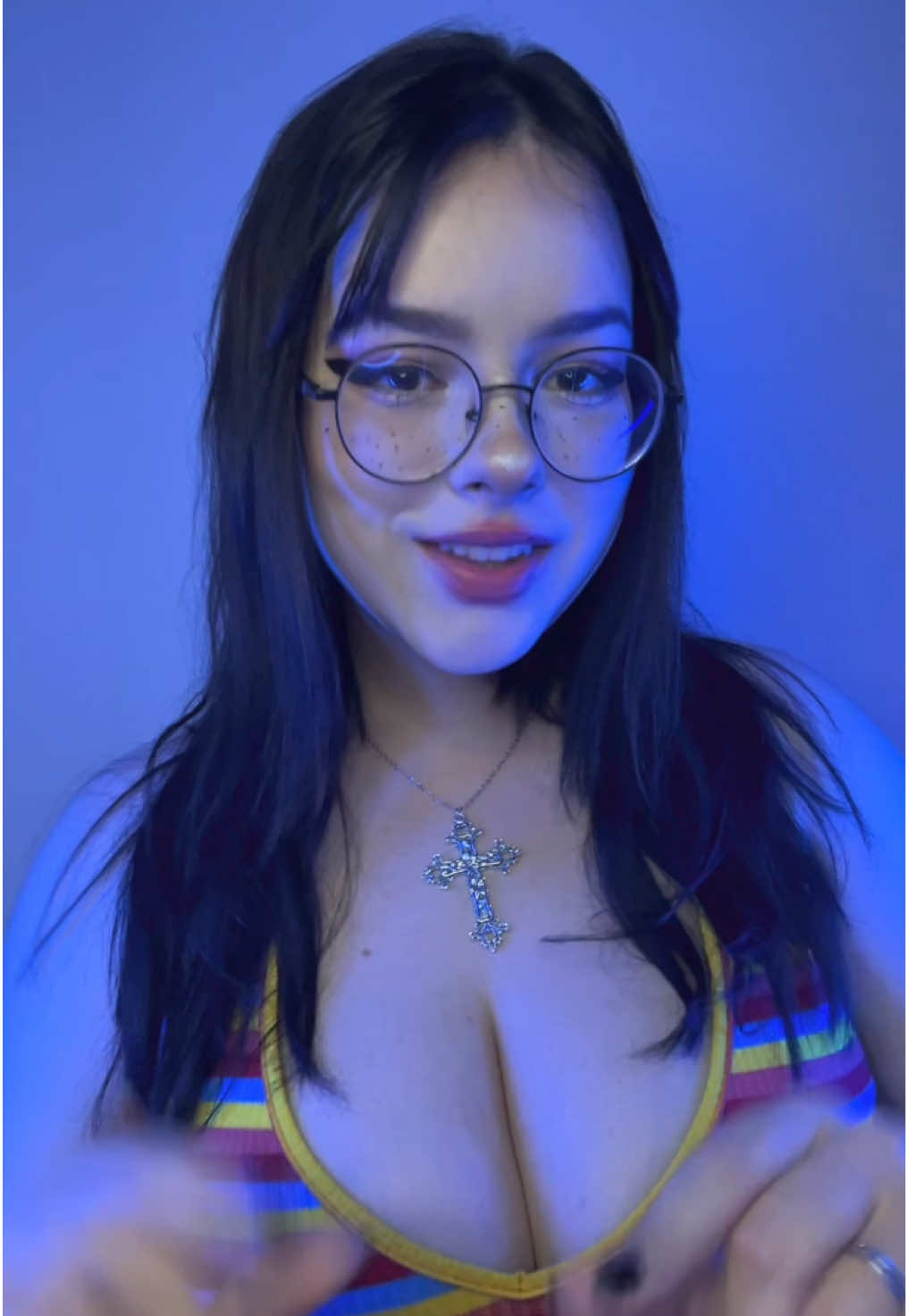 🥥 Rain 🤍 #asmr #fyp #coconutrain #handmovements 