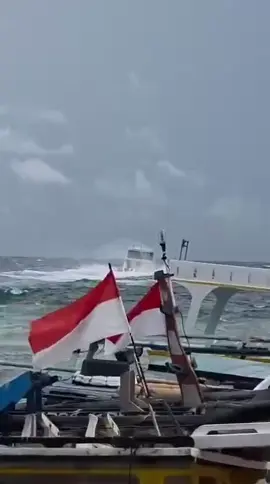 ya Allah,serem banget...  alhamdulillah kemarin teduh aku balik ke lancang,,, emang cuacanya gak bisa di prediksi....  video tadi siangggg....  #fyppppppppppppppppppppppp #reelsvideo #tiktokviral  #pulaulancang 