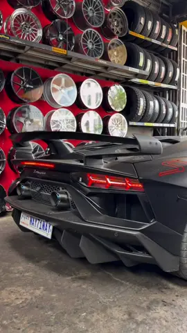 🖤រង្គឺដំបូល😅🤭 អរគុណអាយដលដែលជឿជាក់សេវាកម្មពីហាងយើងខ្ញុំ🙏🏻😍  #271Wheel #Lamborghiniaventador 