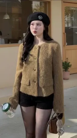 Áo khoác dạ ấm áp, thời trang là lựa chọn sáng suốt cho mùa đông này #aokhoacnu #thoitrangnu #aokhoacda #tiktok #trending 