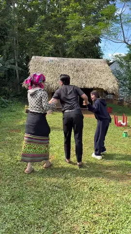 Ông chồng nhìn không có cảm tình gì cả 🥰#emsontaybac 